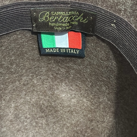 Woman’s Cappelleria Bertacchi handmade Italian wool hat. In Brown with bow. - Picture 4 of 5